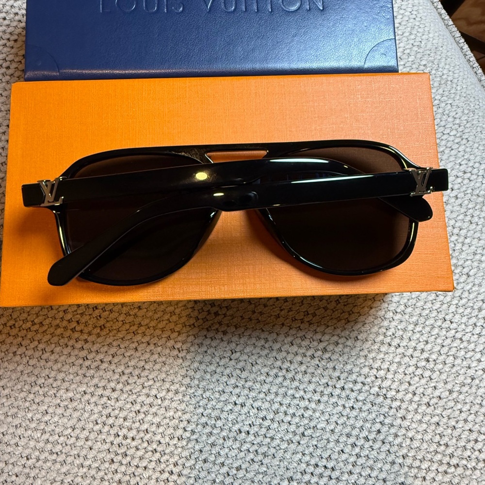 Louis Vuitton Black Sunglasses with Dark Smoke Lenses - Picture 6 of 9